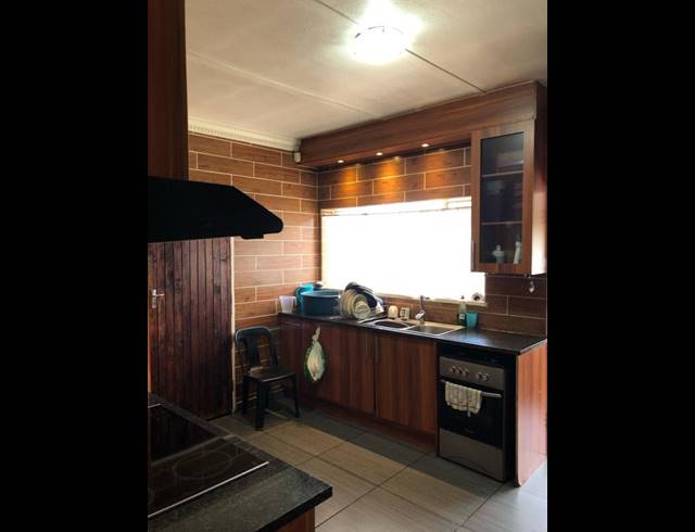 5 BEDROOM HOUSE FOR SALE IN RHODESFIELD